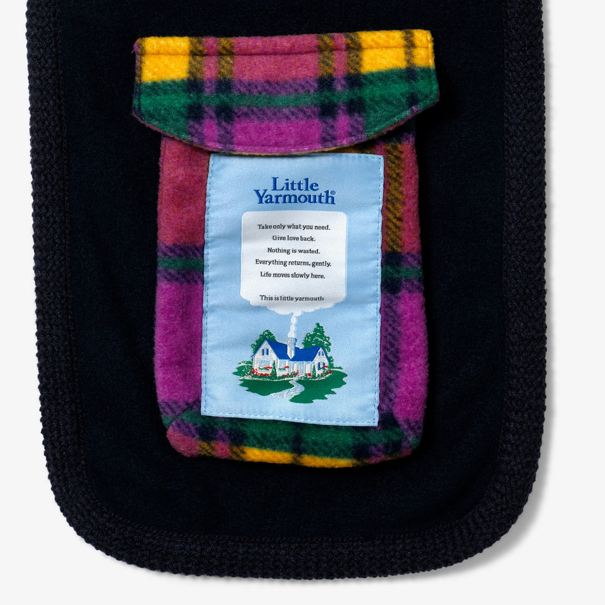 Little Yarmouth Stroll Boa Muffler — NAVY — Detail