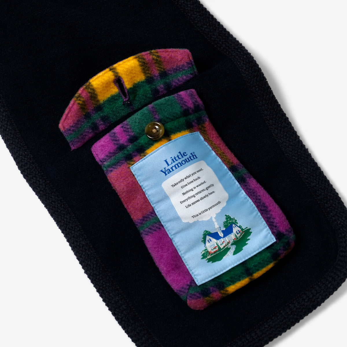 Little Yarmouth Stroll Boa Muffler — NAVY — Detail